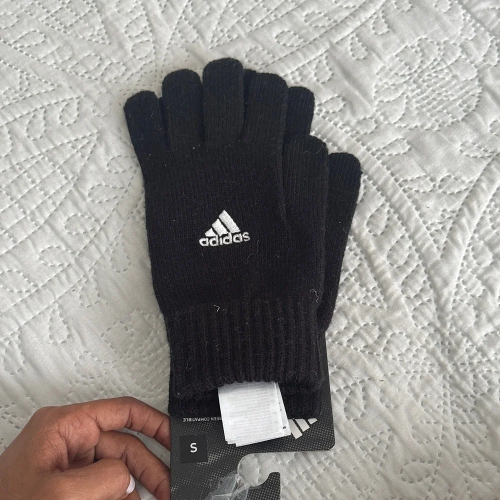 NWT ADIDAS Tiro Field Player Glove Black and white size small Style: DS8874